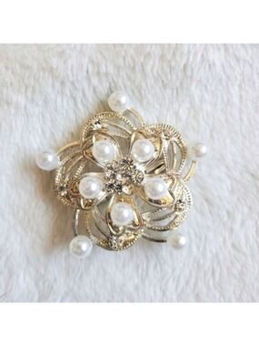 Faux Pearl Brooch Pin Silver Tone Flower